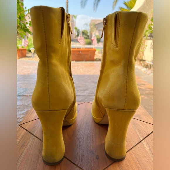 Suede booties by Sam Edelman. Gorgeous lemon-yellow color. Sz 7.5 - Picture 4 of 8